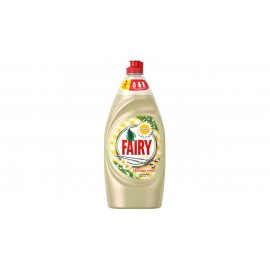 Средство для мытья посуды Fairy "Нежные руки. Ромашка и витамин Е", 900мл